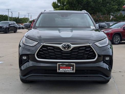 Used 2023 Toyota Highlander XLE AWD/4WD image 6