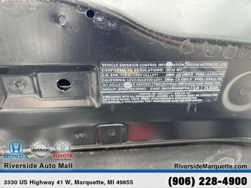 Used 2025 Nissan Kicks SR AWD/4WD image 14