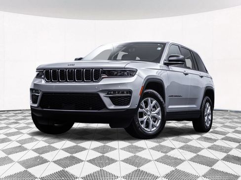 Used 2023 Jeep Grand Cherokee Limited w/ Luxury Tech Group II AWD/4WD image 2