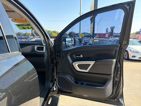 Used 2017 Nissan Titan SV AWD/4WD image 27