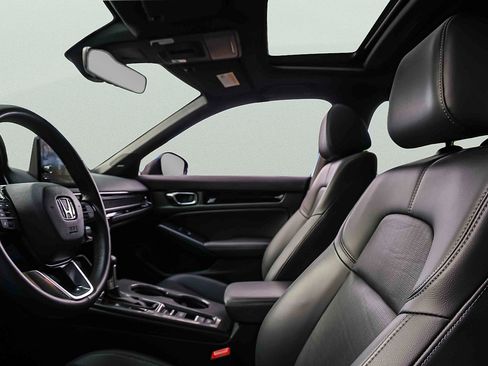 Used 2022 Honda Civic Sport Touring image 9