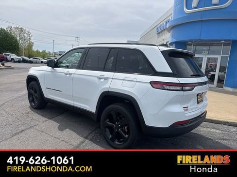 Used 2023 Jeep Grand Cherokee Altitude AWD/4WD image 3