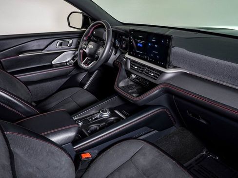 Used 2025 Ford Explorer ST image 14