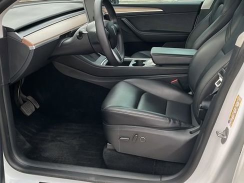 Used 2023 Tesla Model Y Long Range image 13