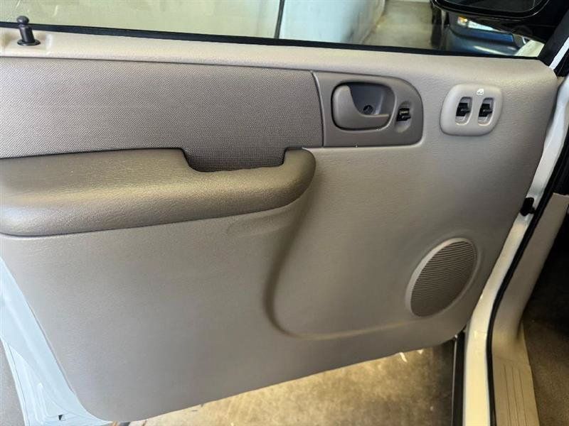 Used 2003 Dodge Caravan SE FWD image 40