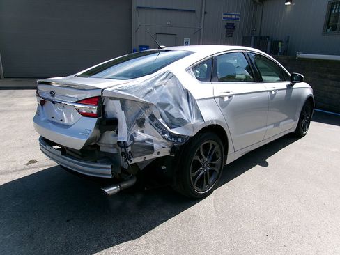 Used 2018 Ford Fusion SE w/ Equipment Group 201A FWD image 1