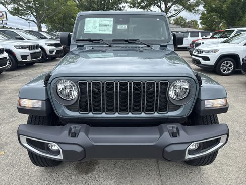 New 2025 Jeep Gladiator Sport w/ Premium Package image 2