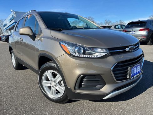 Used 2021 Chevrolet Trax LT w/ Driver Confidence Package image 2