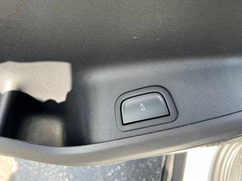 Used 2026 Chevrolet Traverse LT w/ Driver Confidence Package FWD image 8