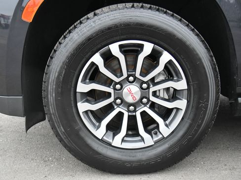 Used 2023 GMC Yukon XL Denali image 13