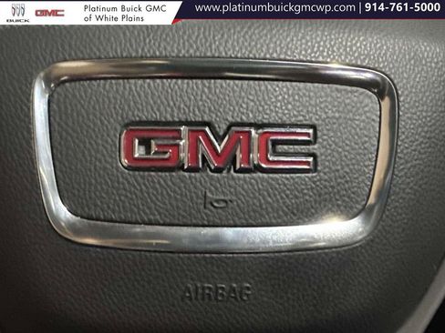 Used 2024 GMC Terrain SLE w/ Driver Convenience Package image 32