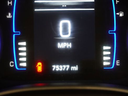 Used 2018 Chrysler Pacifica Touring-L image 4