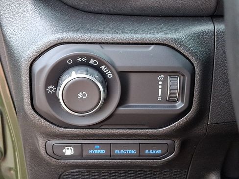 Used 2023 Jeep Wrangler Unlimited Sahara w/ Cold Weather Group AWD/4WD image 27
