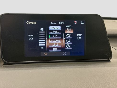 Used 2018 Lexus RX 350L w/ Premium Package image 24