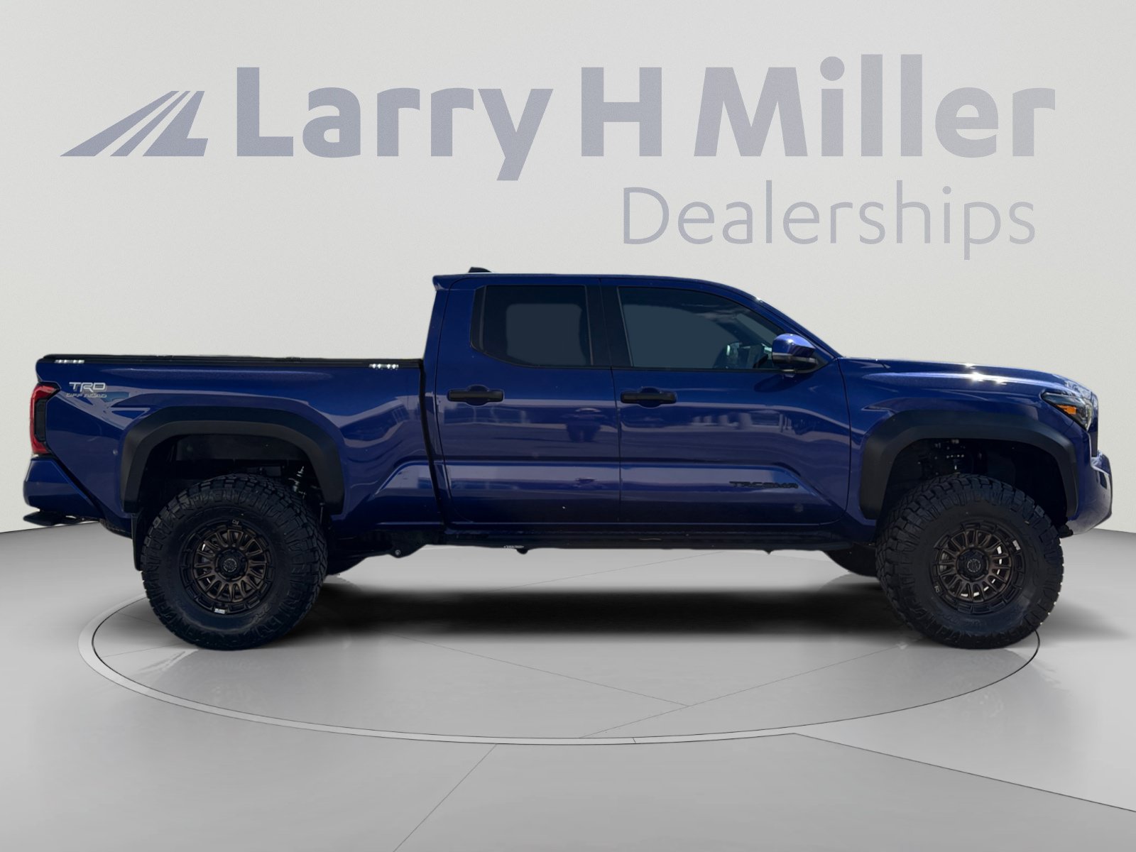 Used 2024 Toyota Tacoma TRD Off-Road w/ TRD Off Road Upgrade Package AWD/4WD image 6