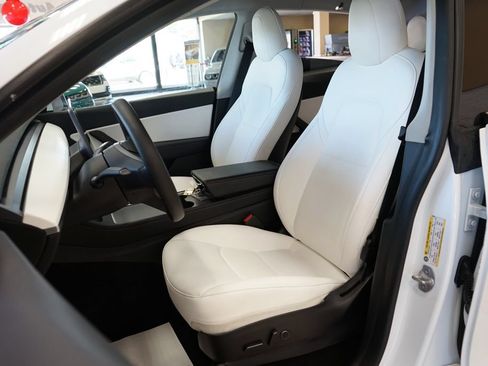 Used 2021 Tesla Model Y Long Range AWD/4WD image 2