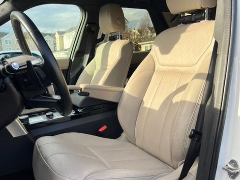 Used 2018 Land Rover Discovery HSE image 12