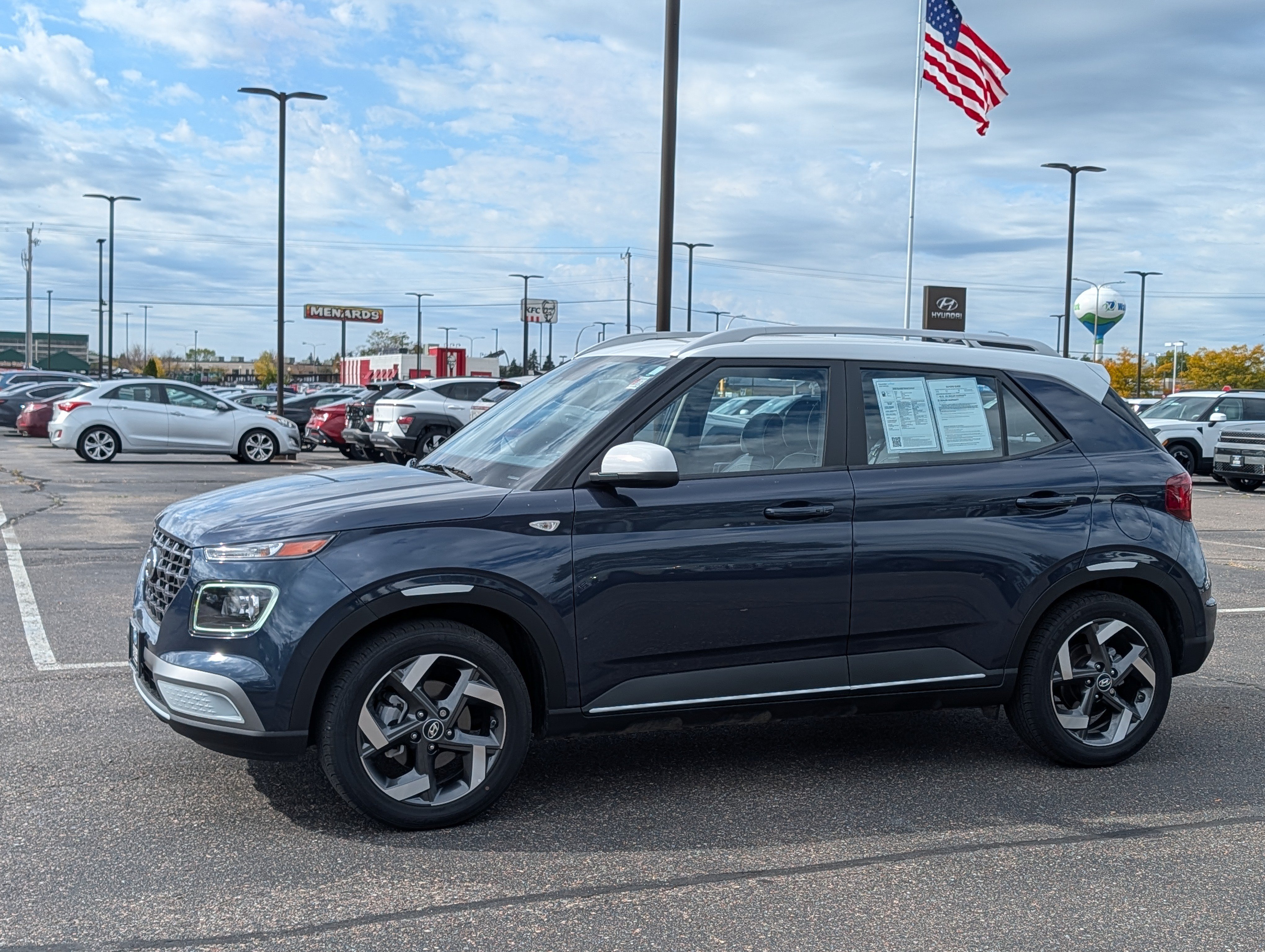 Used 2025 Hyundai Venue Limited FWD image 1