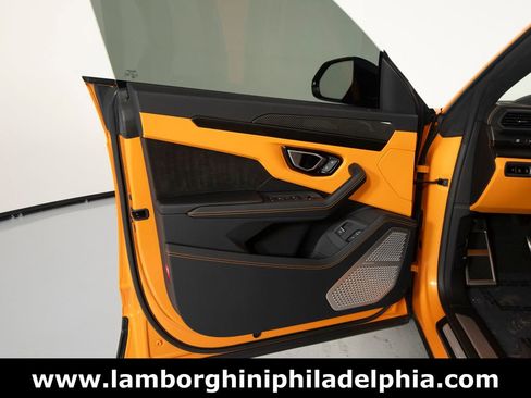 Used 2024 Lamborghini Urus S AWD/4WD image 10