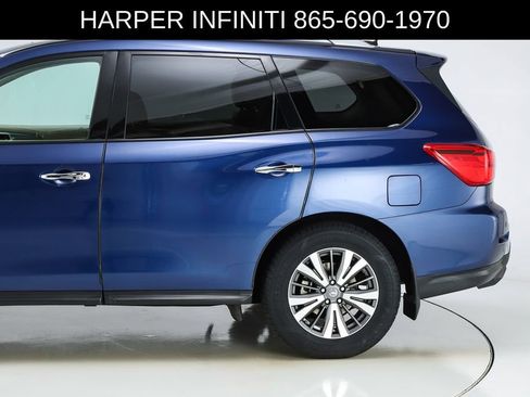 Used 2017 Nissan Pathfinder SL w/ SL Premium Package FWD image 4