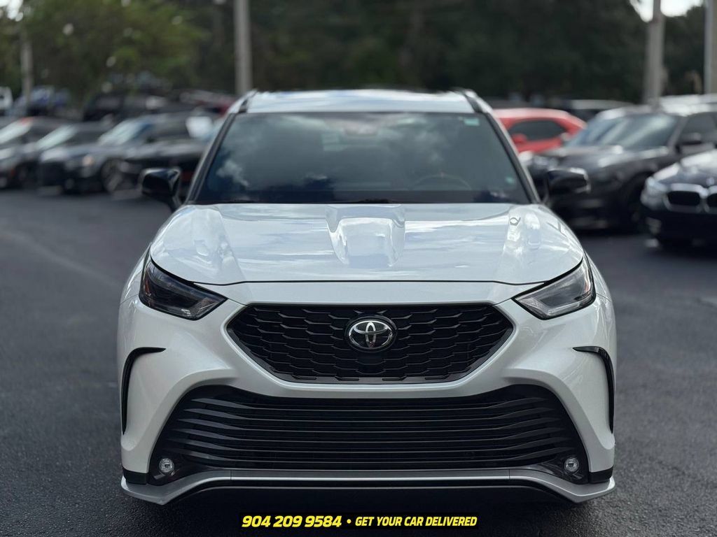 Used 2021 Toyota Highlander XSE FWD image 12
