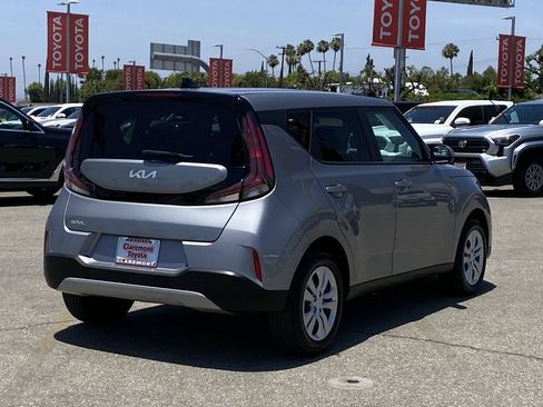 Used 2025 Kia Soul LX FWD image 41