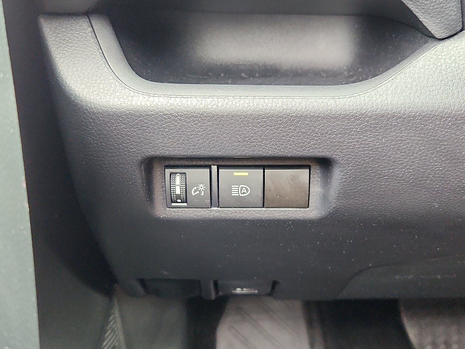 Used 2024 Toyota RAV4 LE AWD/4WD image 28