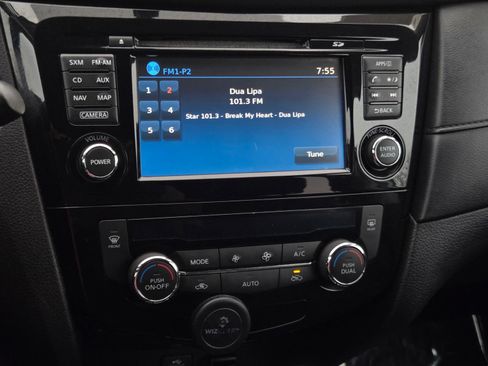 Used 2017 Nissan Rogue SV w/ SV Premium Package AWD/4WD image 14