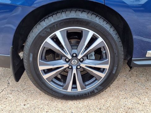 Used 2018 Nissan Pathfinder Platinum image 27