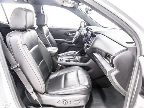 Used 2022 Chevrolet Traverse RS FWD image 31