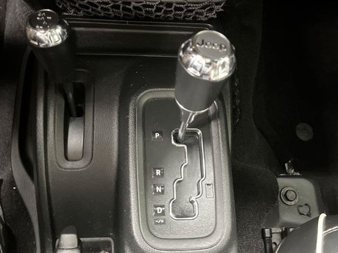 Used 2017 Jeep Wrangler Unlimited Sahara w/ Dual Top Group AWD/4WD image 20