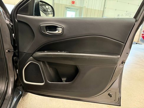 Used 2018 Jeep Compass Latitude w/ Safe & Security Group image 13