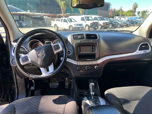 Used 2017 Dodge Journey SE w/ Flexible Seating Group image 12