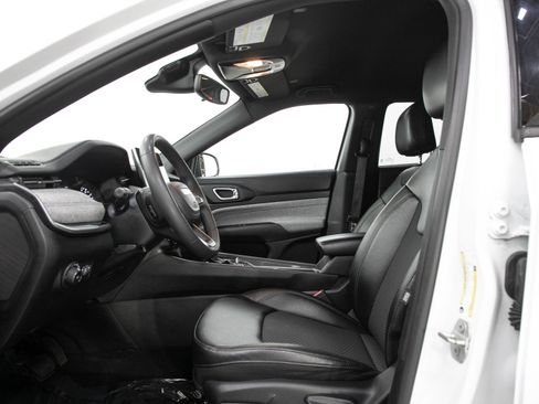 Used 2024 Jeep Compass Latitude AWD/4WD image 22
