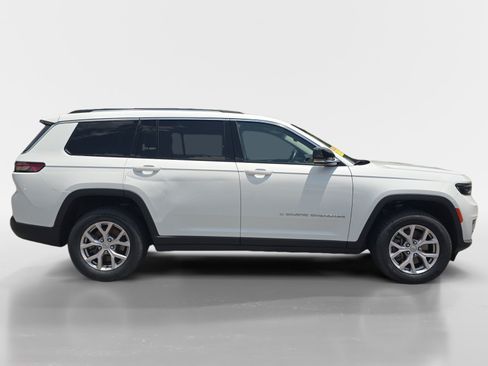 Used 2022 Jeep Grand Cherokee L Limited AWD/4WD image 6
