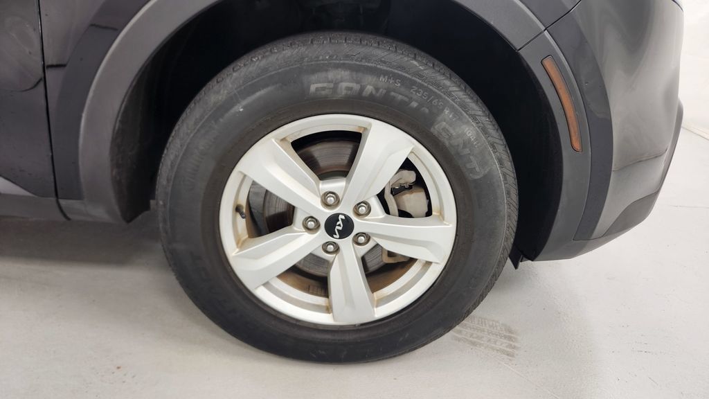 Used 2023 Kia Sorento LX AWD/4WD image 9