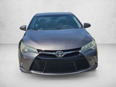 Used 2015 Toyota Camry SE FWD image 2