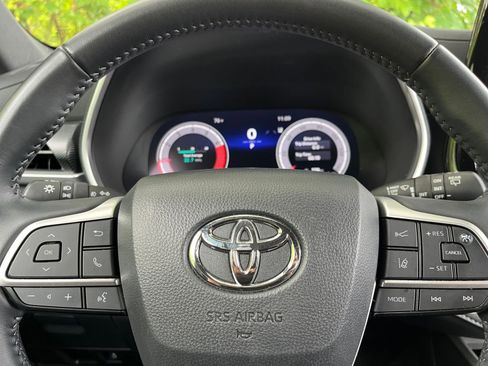 Used 2025 Toyota Highlander XSE AWD/4WD image 28