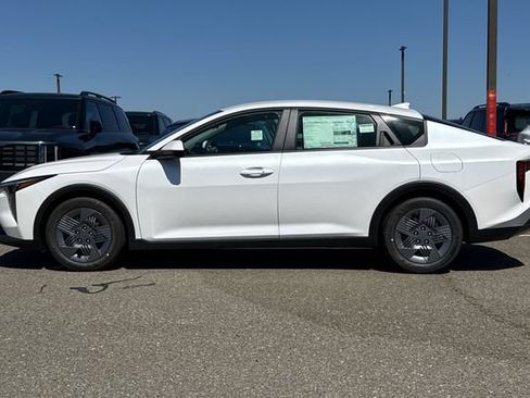 New 2026 Kia K4 FWD image 10