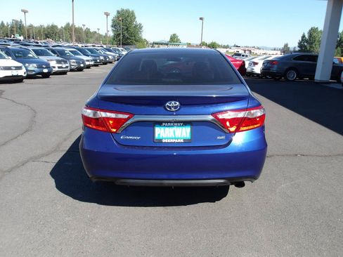 Used 2016 Toyota Camry SE FWD image 4