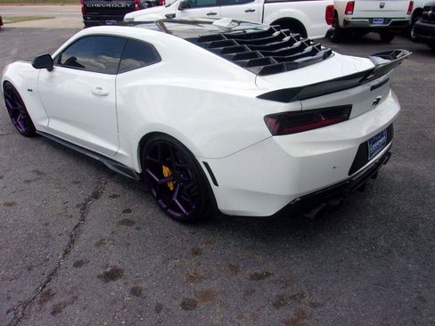 Used 2018 Chevrolet Camaro SS RWD image 8