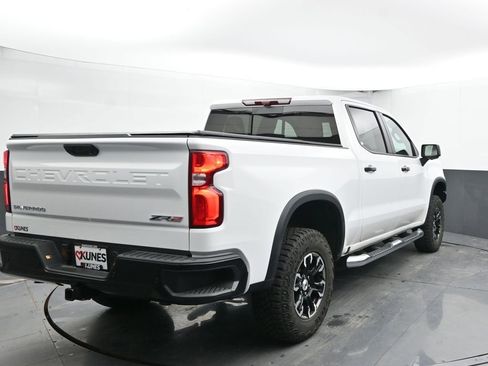 Used 2024 Chevrolet Silverado 1500 ZR2 w/ Technology Package image 9