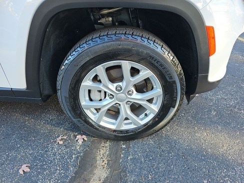 Used 2024 Jeep Grand Cherokee Limited image 10