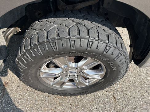 Used 2015 Ford F150 XLT w/ Equipment Group 302A Luxury AWD/4WD image 12