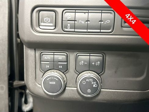 Used 2021 Chevrolet Tahoe Z71 AWD/4WD image 11