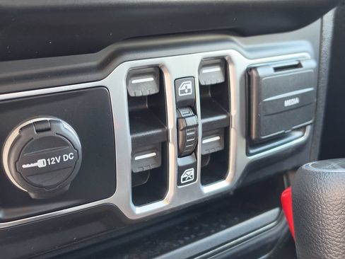 Used 2021 Jeep Gladiator Sport AWD/4WD image 17
