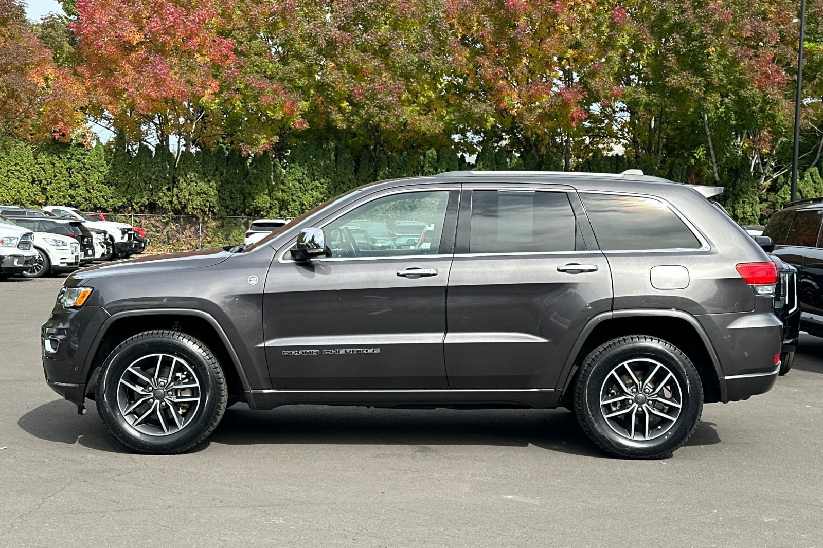 Used 2019 Jeep Grand Cherokee Overland AWD/4WD image 7
