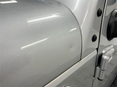 Used 2011 Jeep Wrangler Sahara image 26