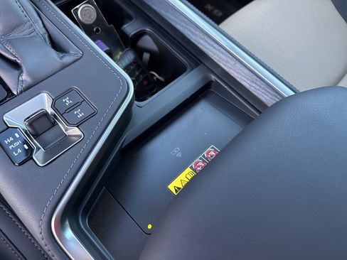 Used 2025 Lexus GX 550 image 36