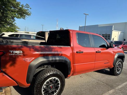 Used 2025 Toyota Tacoma TRD Off-Road AWD/4WD image 7